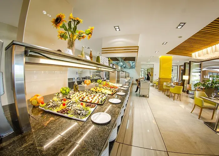 Premier Cuisine - Full Board Napospart