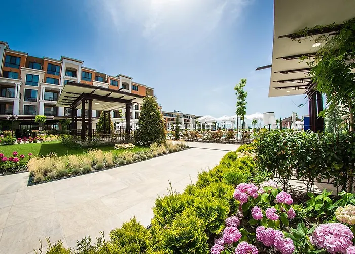 منتجع بريميير فورت كويزين - مع 3 وجبات 4*