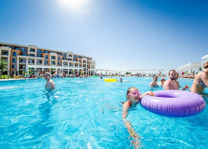 منتجع بريميير فورت كويزين - مع 3 وجبات 4*